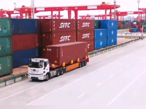 【外贸知库】一分钟看一个集装箱如何在顺岸开放式全自动化集装箱码头完成进出港