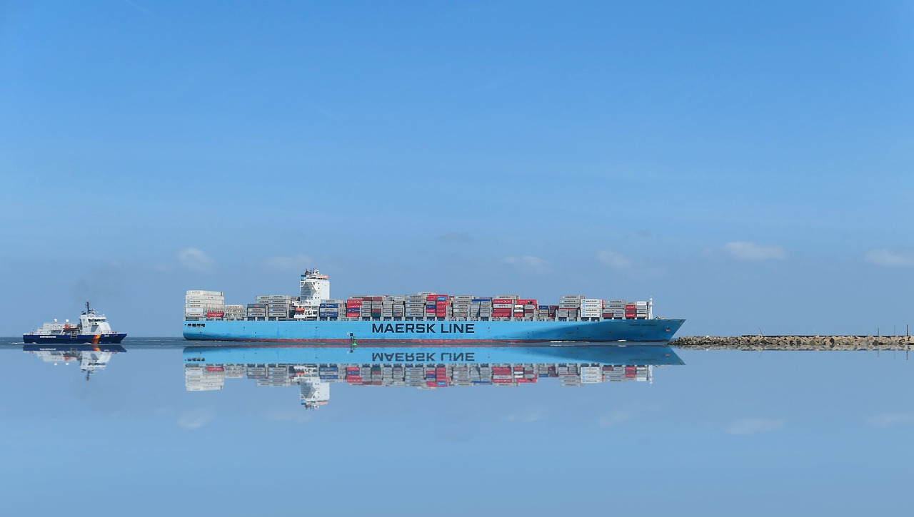 中国至美国海运集装箱量暴跌13%：究竟发生了什么？