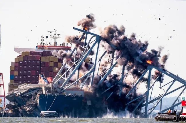 重大事故！集装箱船撞塌美国著名大桥细节披露